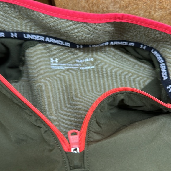 Boys Large Pullover Under Armour Green Plush with Water Resistant Shoulder Chest - Picture 4 of 7